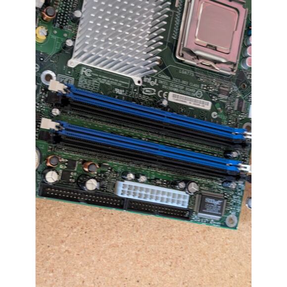 Intel D915GVWB Socket LGA775/T MicroATX Motherboard Win 98 w Celeron D Heatsink - Picture 5 of 10